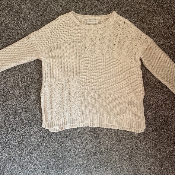 Abercrombie & Fitch Sweaters - Abercrombie & Finch White Sweater